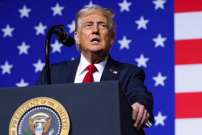 EUA enviam porta-aviões ao Caribe após ameaças de Trump