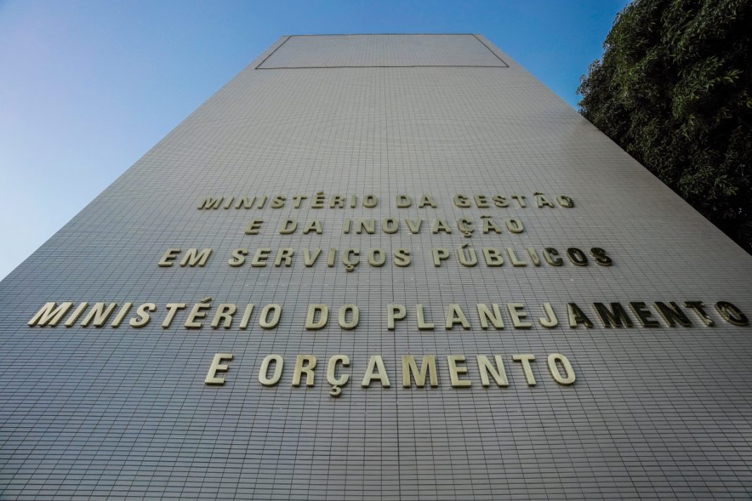 governo-aumenta-expectativa-de-deficit-em-2025-para-r$-34,2-bilhoes