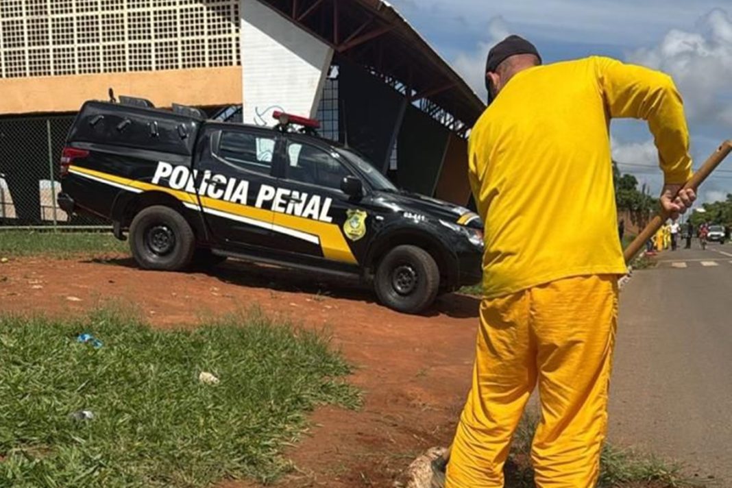 presos-sao-convocados-para-limpar-ruas-de-cidade-devastada-por-chuvas