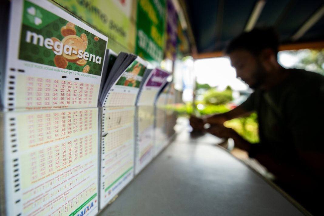 mega-sena-sorteia-premio-de-r$-115-milhoes.-confira-as-dezenas