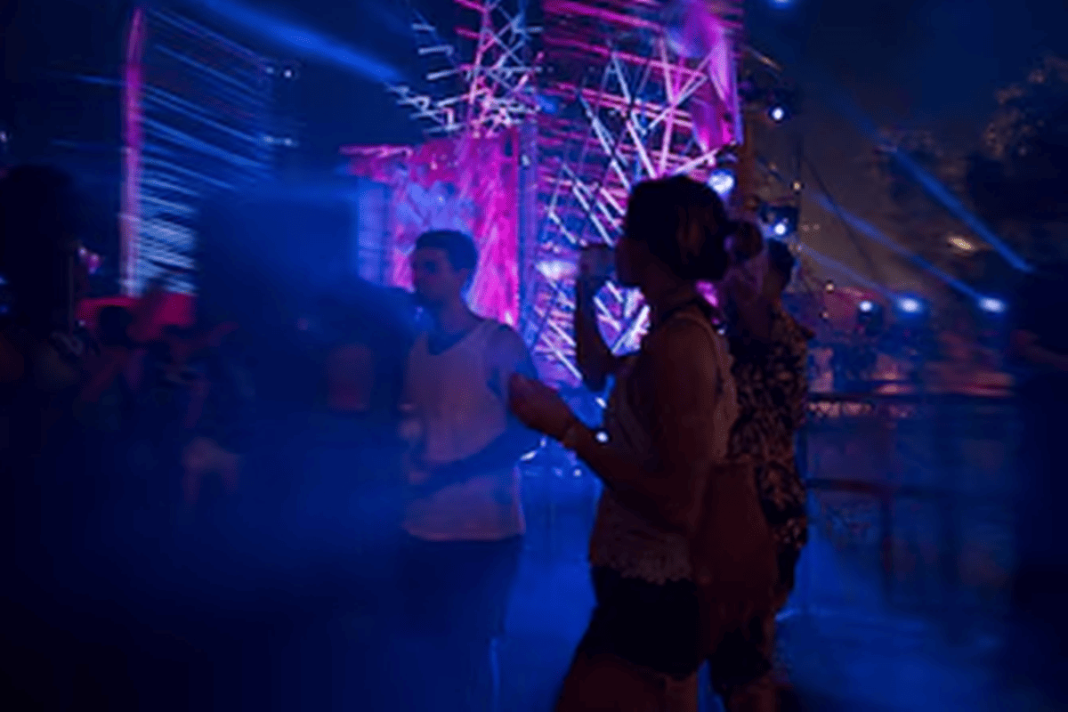 cliente-morde-orelha-e-decepa-dedo-de-seguranca-ao-ser-tirado-de-boate