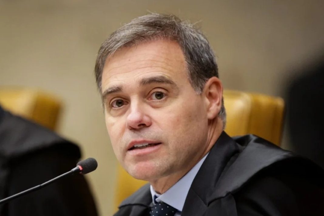 mendonca-tem-reuniao-de-2h30-com-a-pf-e-recebe-relatorio-do-caso-master