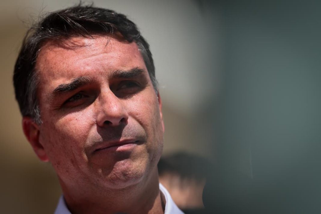 flavio-bolsonaro-se-manifesta-sobre-temporais-em-minas-gerais