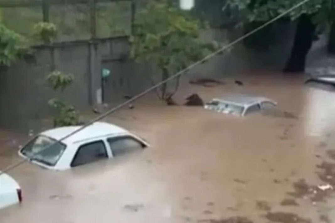 rio:-temporal-deixa-mulher-morta-e-cerca-de-600-pessoas-desalojadas