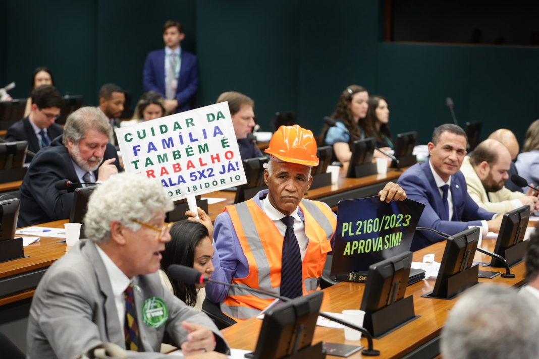 ala-do-congresso-quer-desoneracao-em-debate-sobre-fim-da-escala-6×1