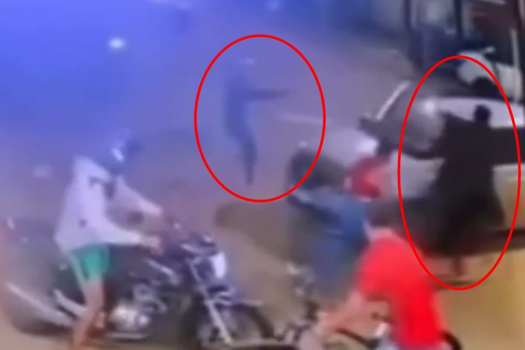 camera-flagra-momento-em-que-homens-sao-cercados-e-executados-em-carro.-veja-video