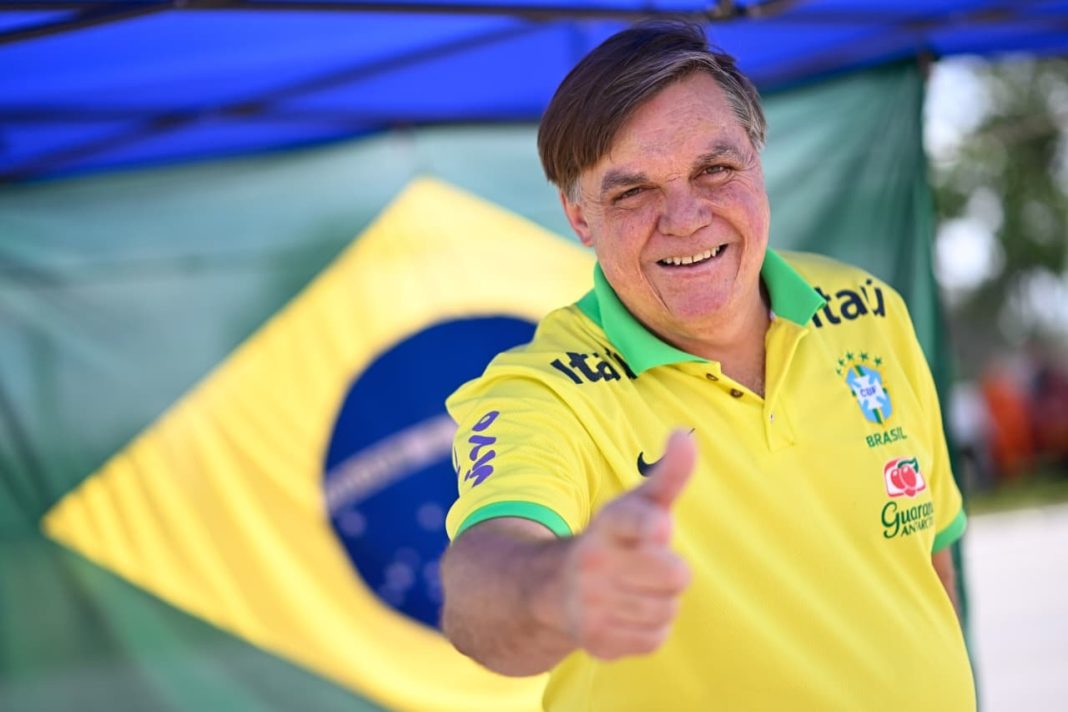 com-bolsonaro-preso,-sosia-marca-presenca-em-protesto-da-direita-no-df