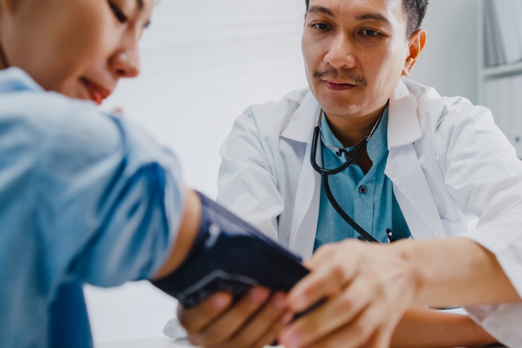 cardiologista-alerta:-infarto-feminino-pode-ocorrer-sem-dor-no-peito