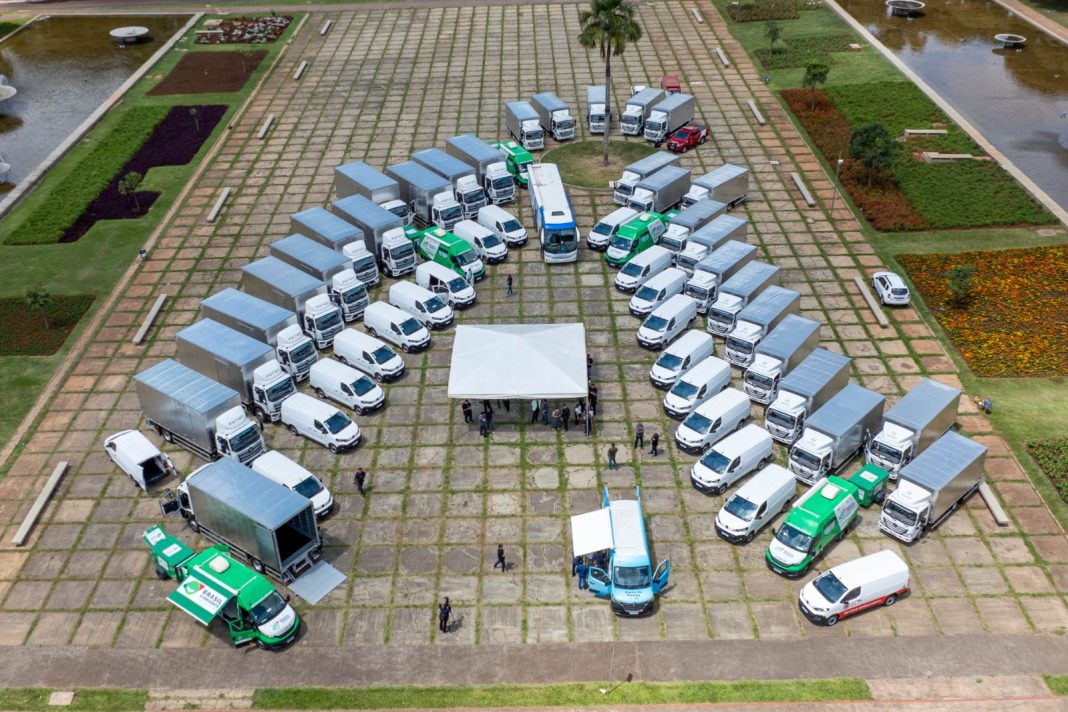 governador-ibaneis-rocha-entrega-56-novos-veiculos-para-a-saude