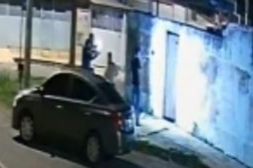 camera-de-seguranca-mostra-cac-atirando-em-policiais-no-df