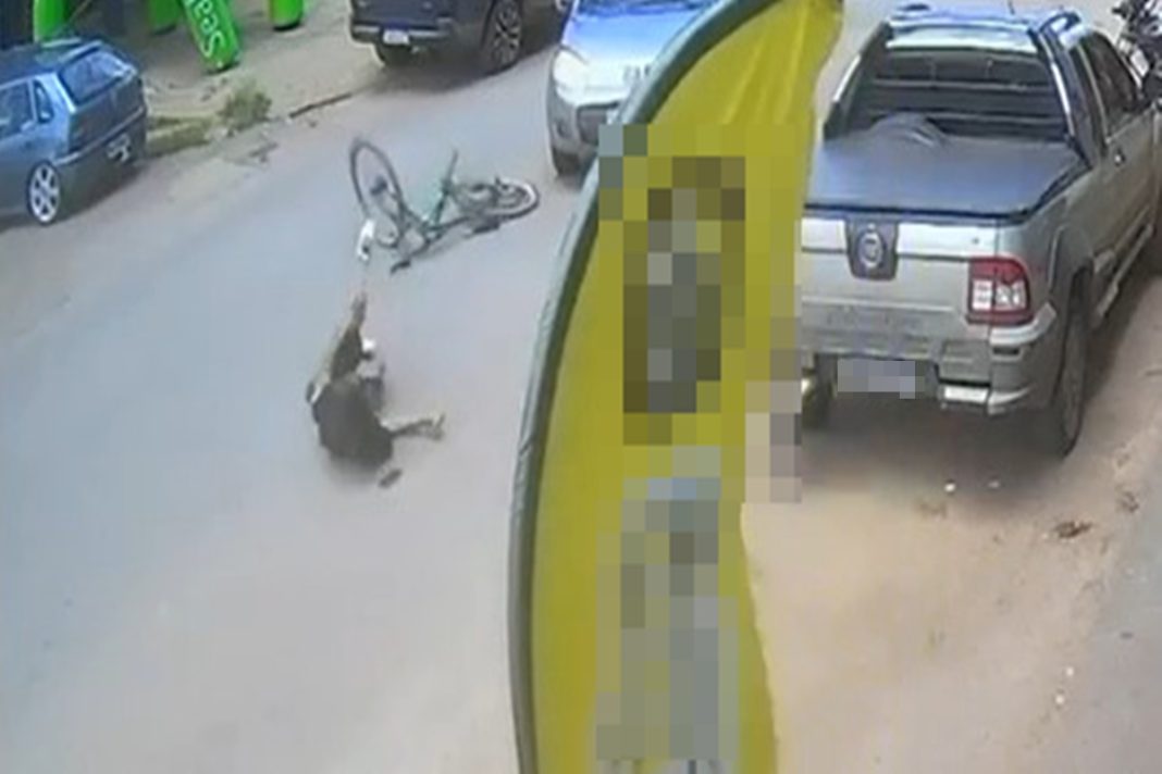 vizinho-de-mulher-roubada-recupera-celular-apos-atropelar-ladrao.-veja-video