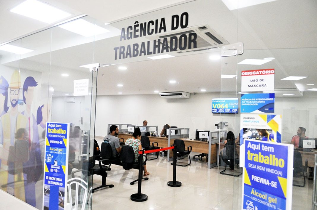 df-abre-semana-com-mais-de-800-vagas-de-emprego.-veja-salarios