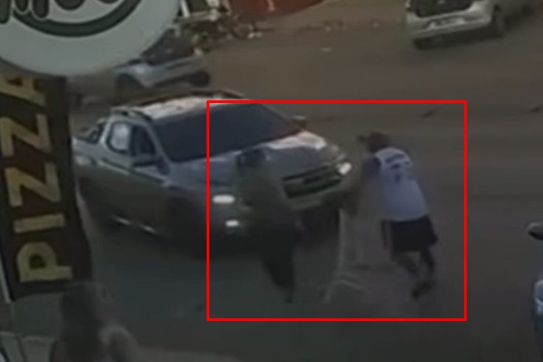 discussao-e-cadeirada:-homem-atropela-casal-no-df-e-atinge-comercio.-veja-video