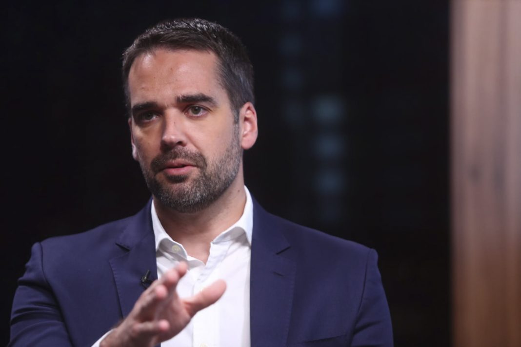 eduardo-leite-cita-desencanto-em-critica-ao-psd-por-lancar-caiado-ao-planalto