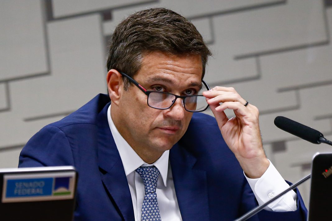 apos-faltas,-cpi-do-crime-organizado-aprova-convocacao-de-campos-neto