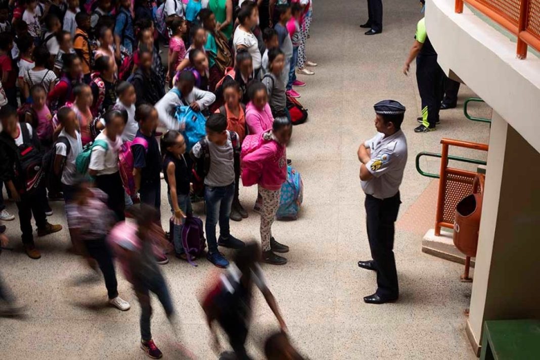 aluna-de-escola-militarizada-se-arma-com-faca-apos-bullying-no-tiktok