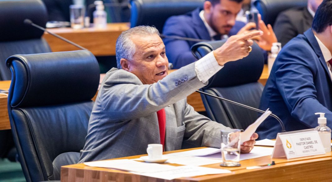 daniel-de-castro-condena-pagamento-a-ex-diretores