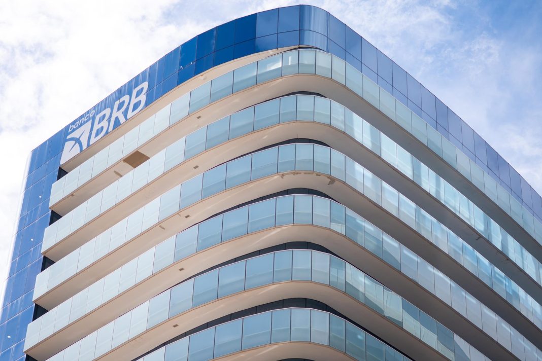 brb-adquiriu-ativo-de-r$-341-milhoes-do-master-com-garantia-de-r$-30-milhoes-e-avalista-no-serasa