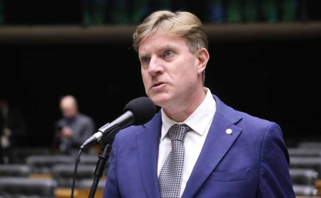 deputado-troca-de-partido-3-vezes-no-parana-em-busca-de-eleicao-majoritaria