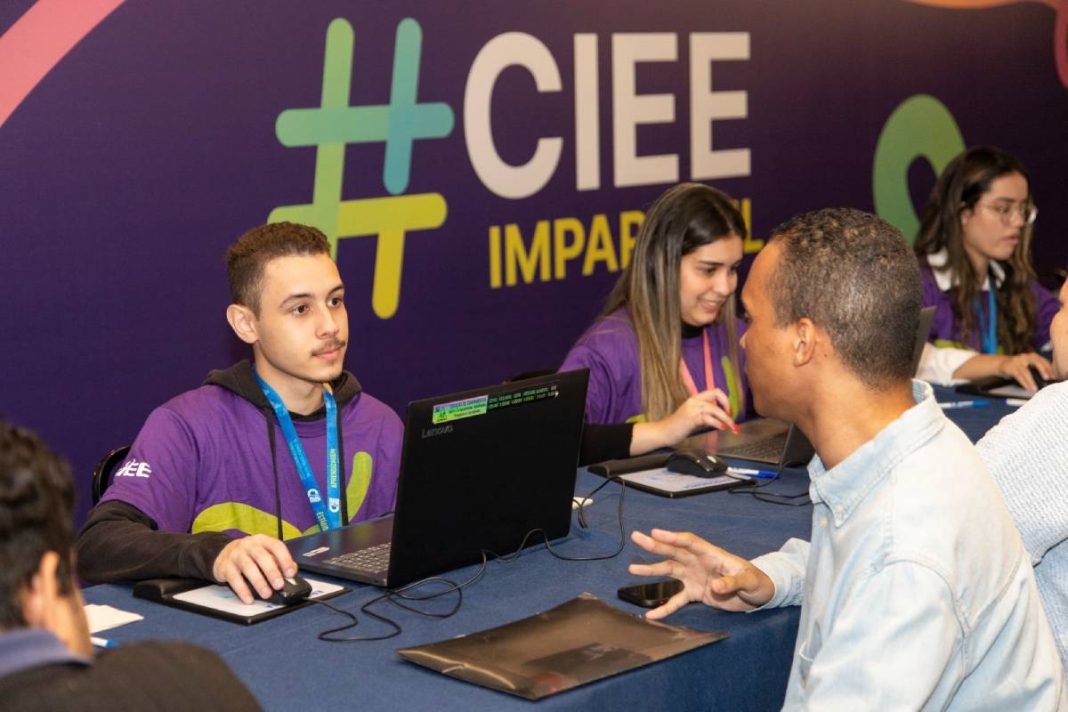 ciee-oferece-mais-de-600-vagas-para-jovens-no-distrito-federal