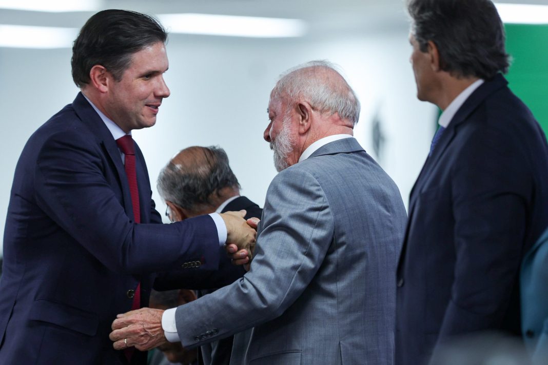 governo-nao-ira-mais-enviar-projeto-de-urgencia-para-a-escala-6×1,-diz-motta