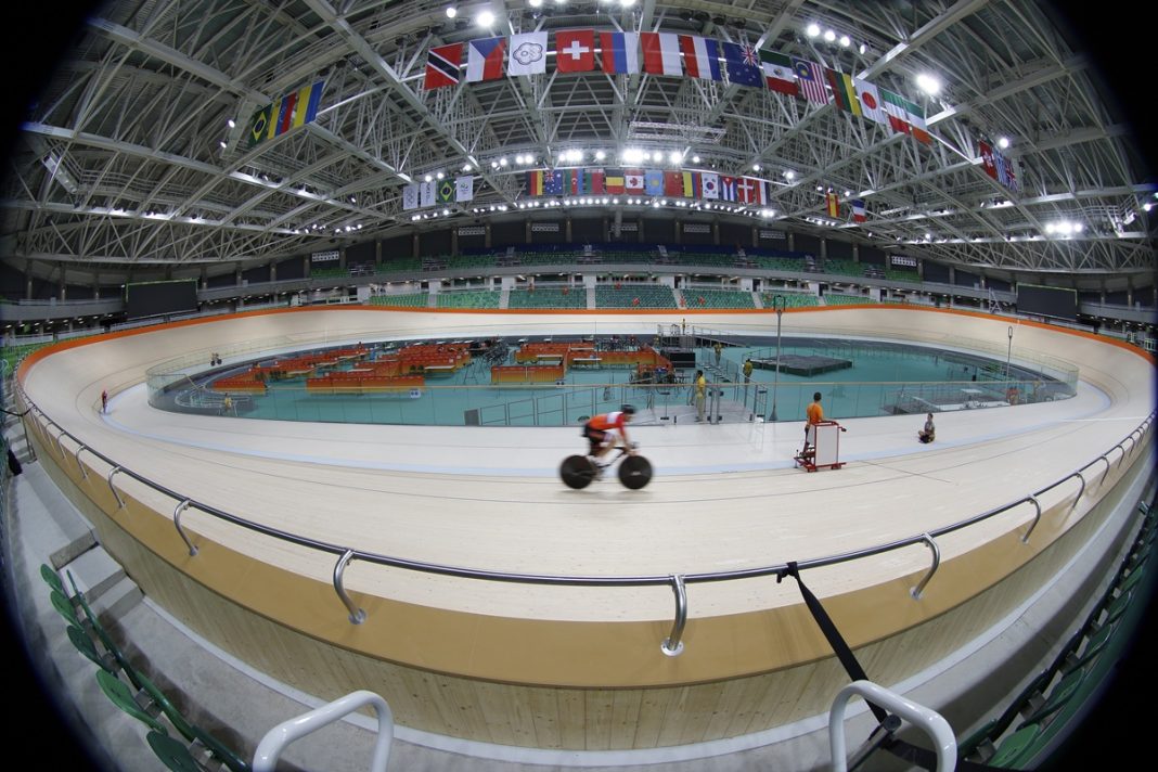 incendio-atinge-velodromo-do-parque-olimpico,-no-rio-de-janeiro