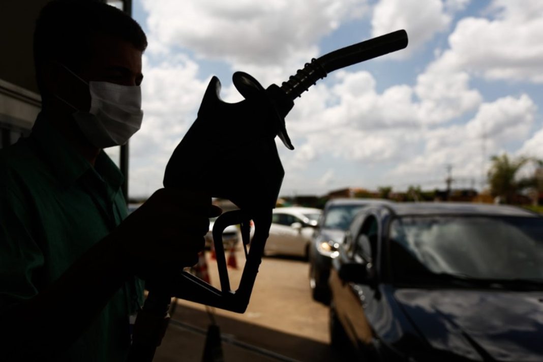 cade-investiga-suspeita-de-alta-combinada-no-preco-dos-combustiveis