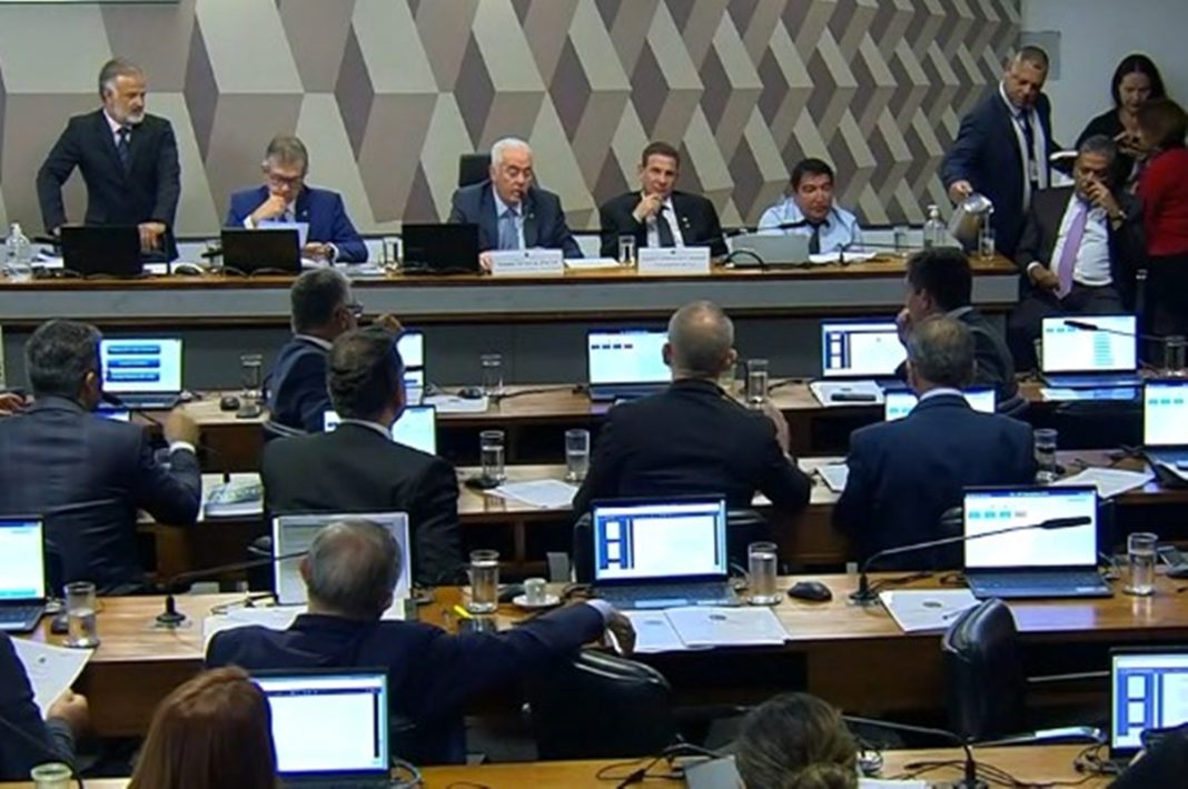 ccj-do-senado-aprova-pec-que-proibe-aposentadoria-compulsoria-a-juizes-e-militares-como-punicao