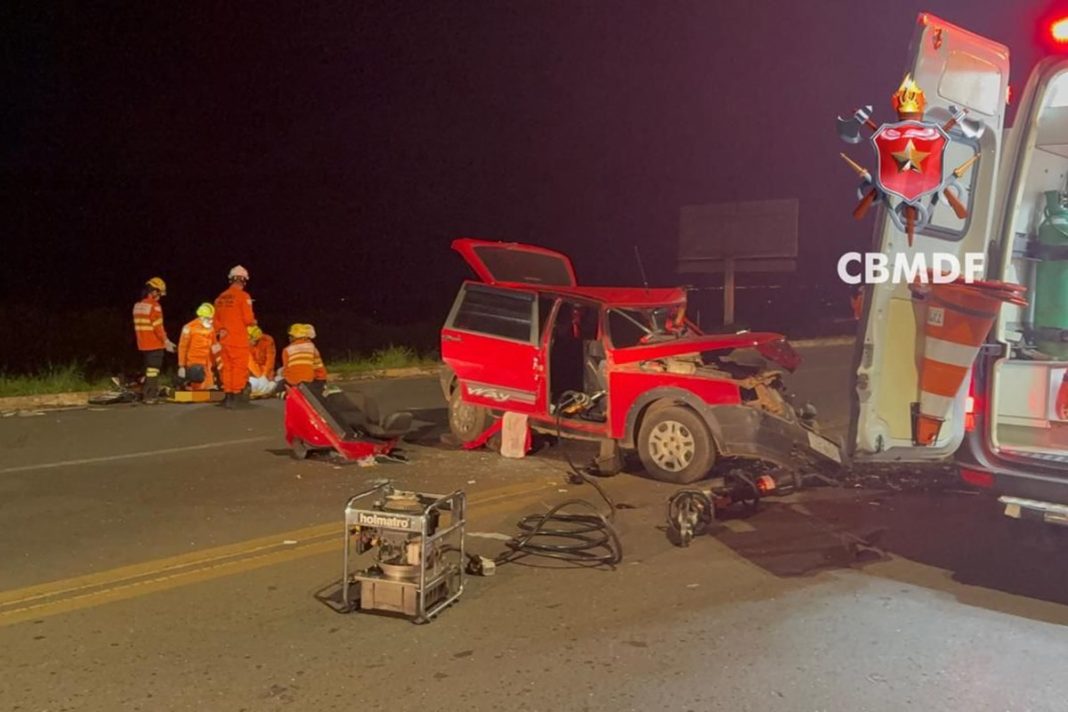 motorista-morre-em-acidente-entre-uno-e-hilux-no-paranoa.-veja-video