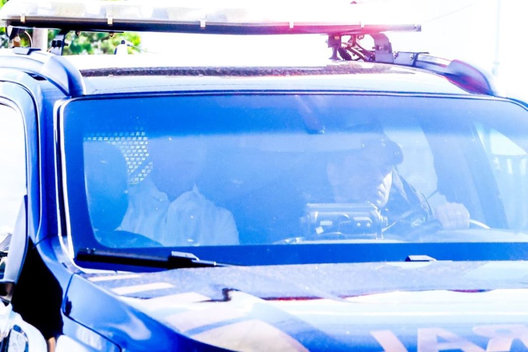 ex-presidente-do-brb-chega-a-pf-apos-ser-preso-em-operacao-no-df