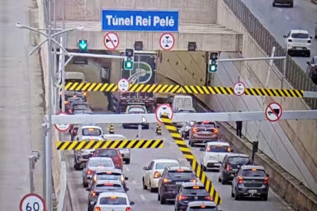 tunel-de-taguatinga-e-interditado-apos-colisao-de-caminhao