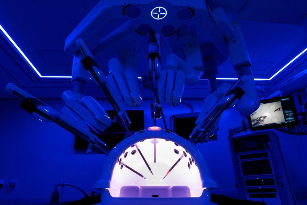 pela-primeira-vez-no-df,-medicos-fazem-cirurgia-cardiaca-usando-robo
