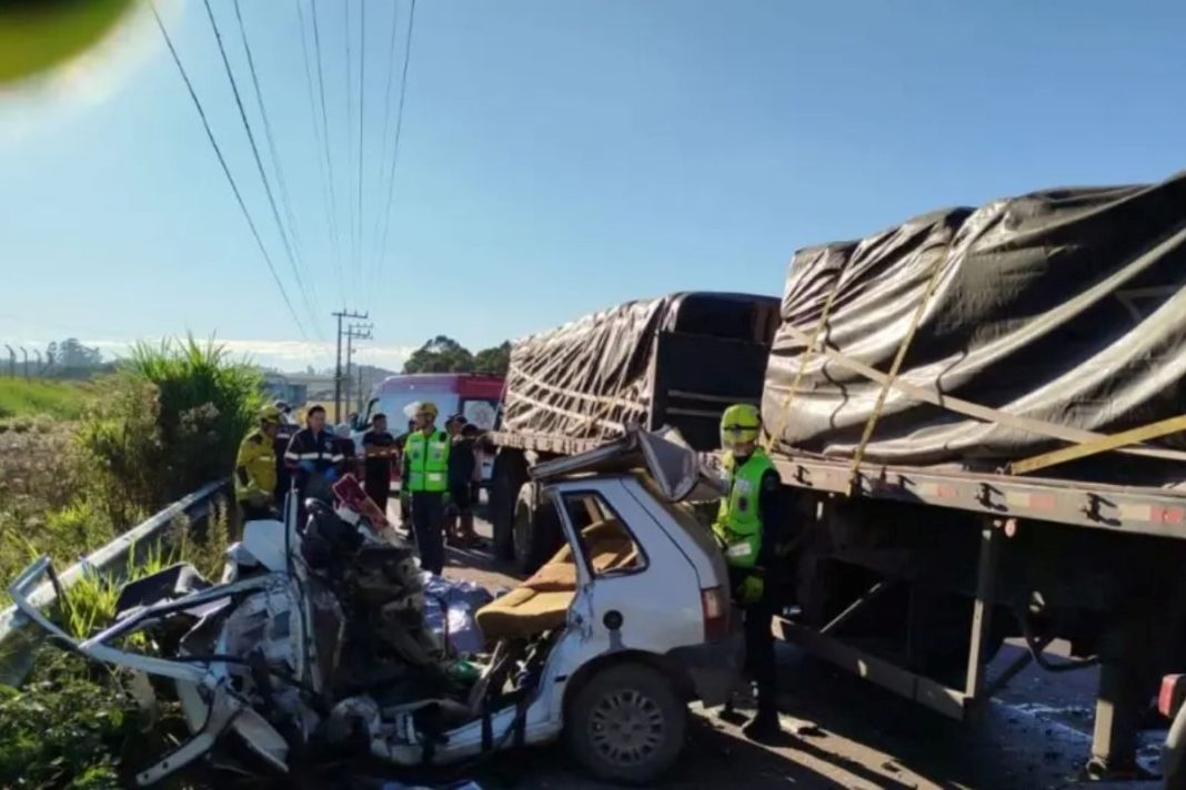 acidente-com-carreta-mata-5-pessoas-em-rodovia-no-interior-de-sc