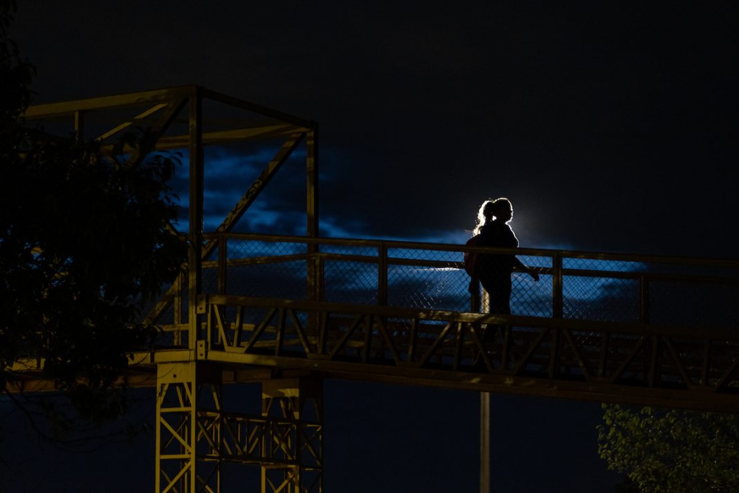 passarelas-do-medo:-moradores-relatam-perigo-com-passagens-escuras-no-df