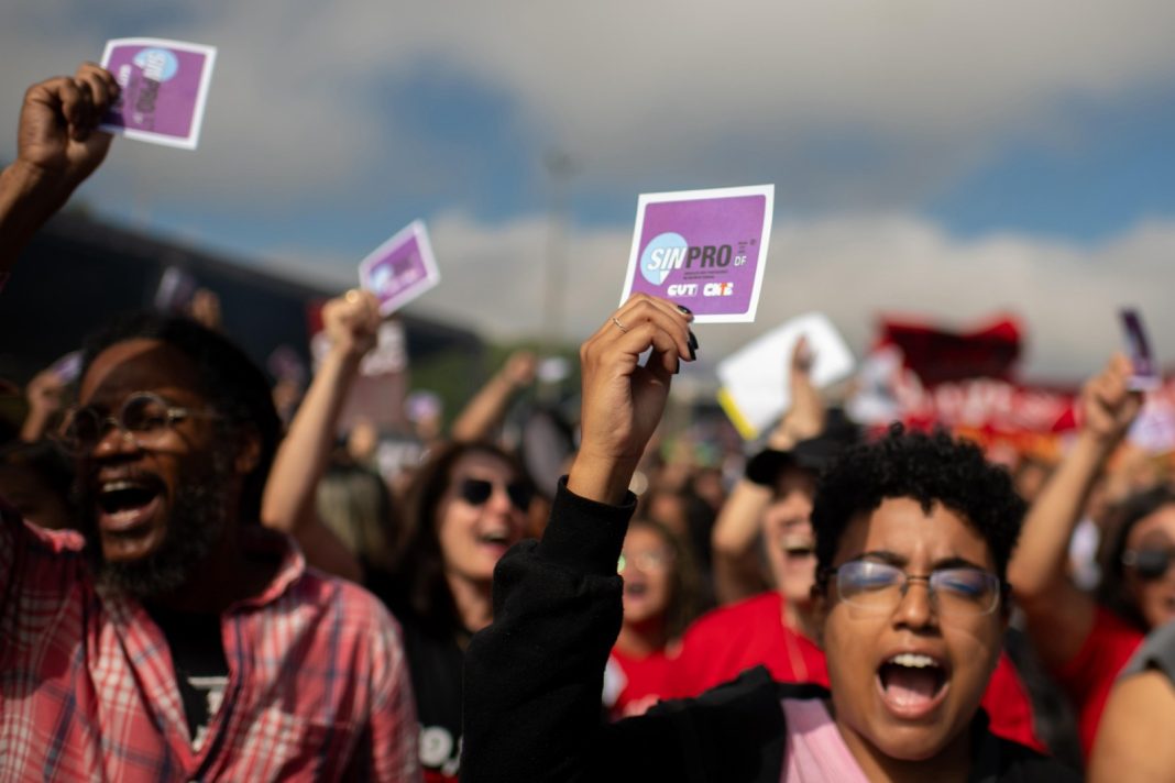 saiba-se-tera-aula-nesta-5a,-dia-de-paralisacao-dos-professores-no-df
