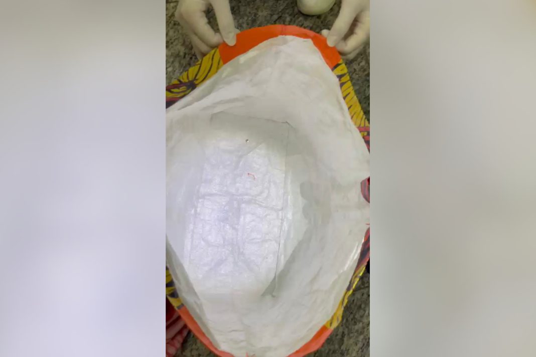 funcionarios-de-hospital-encontraram-sacola-em-que-mulher-teria-levado-veneno-para-matar-marido