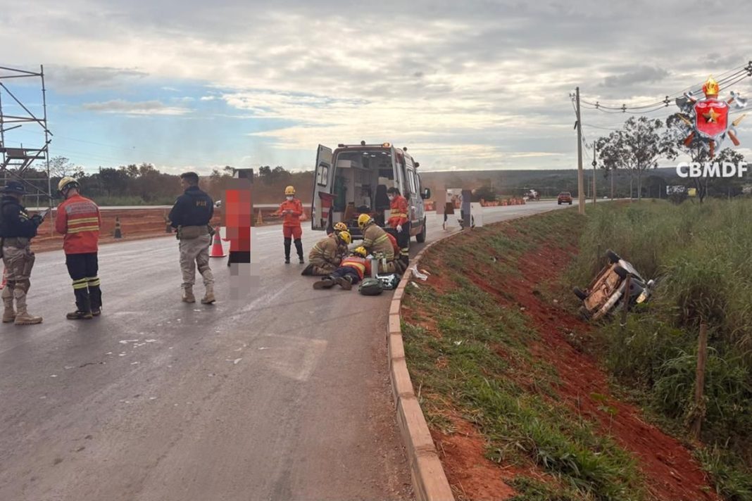 carro-com-3-ocupantes-capota,-atinge-e-mata-homem-na-br-020