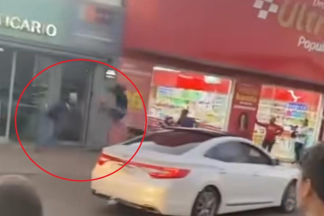 pastor-evangelico-“amassa”-bandidos-na-porrada-com-banda-e-“enterrada”.-veja-video