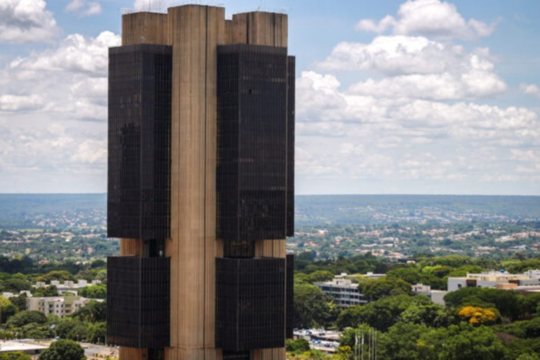 taxa-de-juros:-bc-volta-a-decidir-selic-com-pressao-da-guerra-no-ira