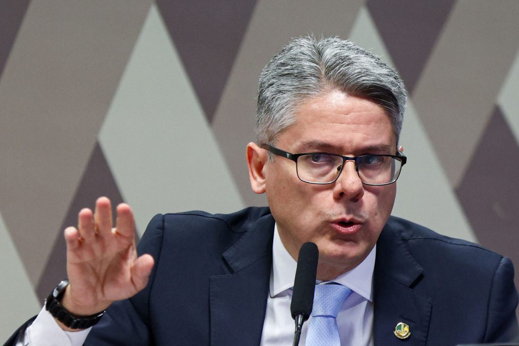 alessandro-vieira-reage-apos-ser-processado-por-familia-de-moraes