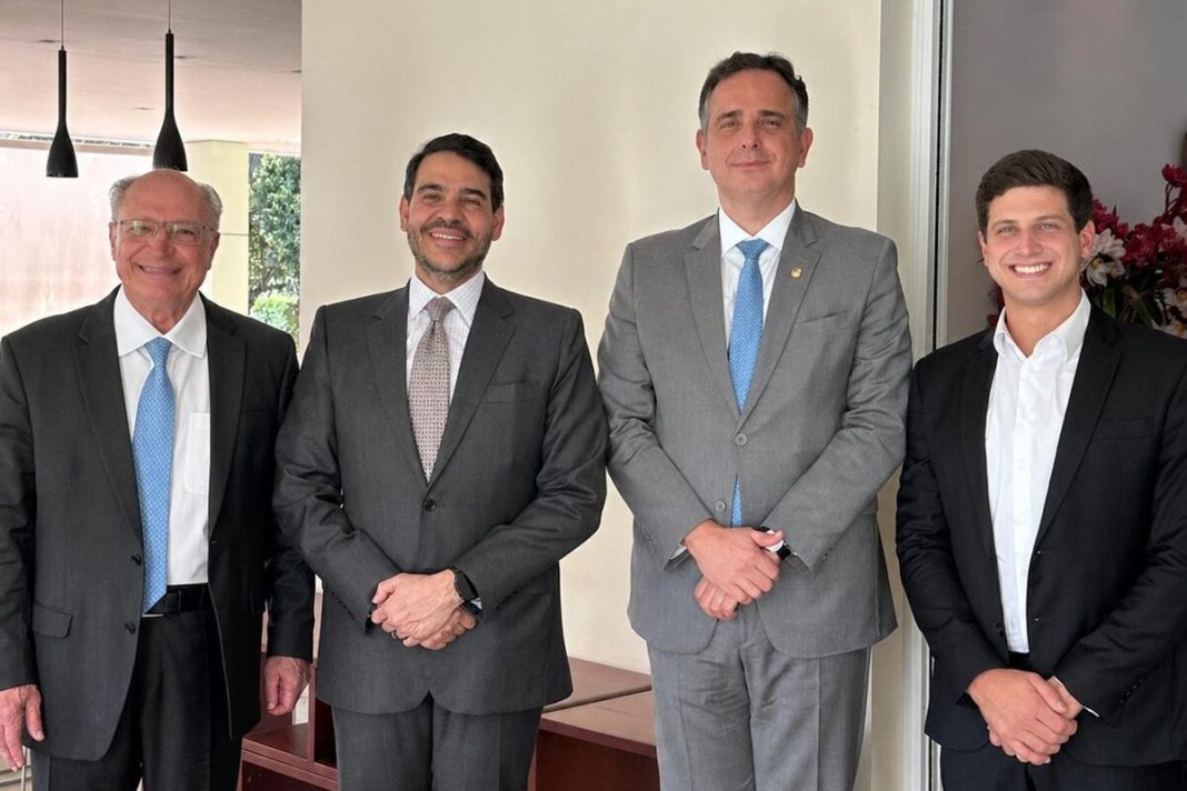 messias-recebe-apoio-do-psb-na-vespera-de-sabatina-no-senado