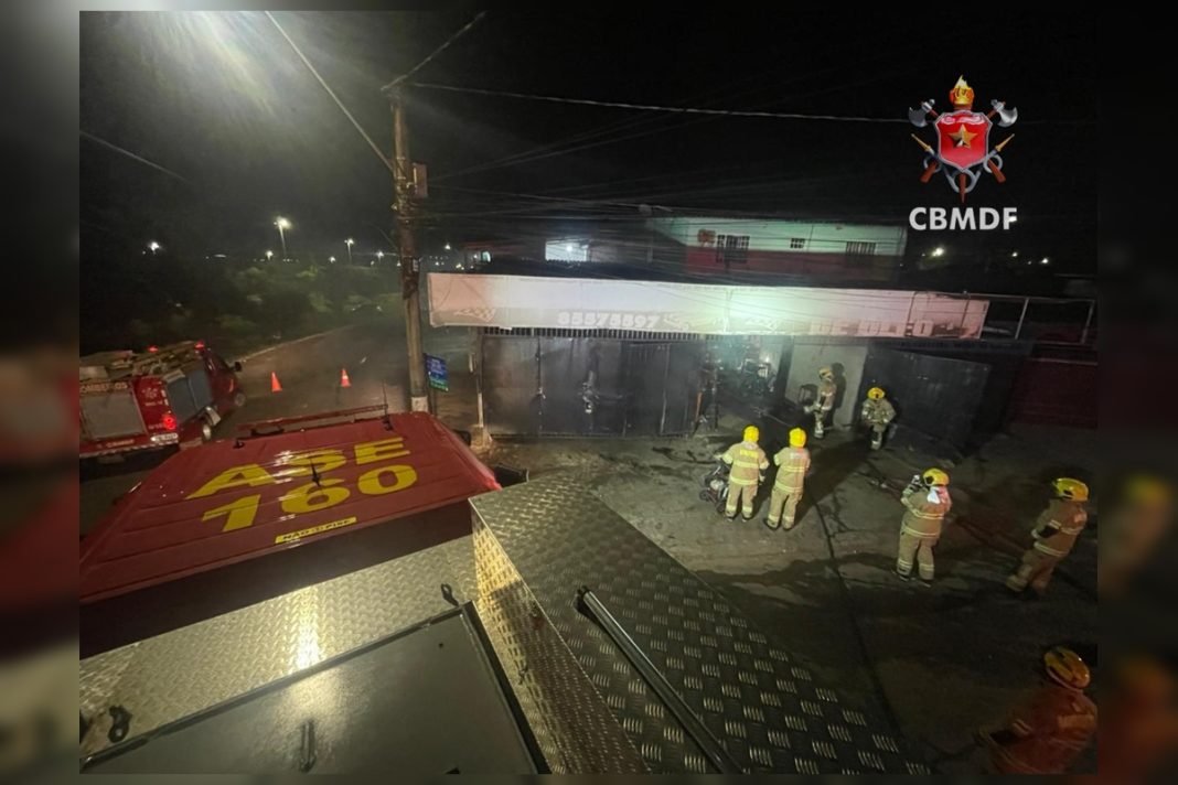 oficina-mecanica-pega-fogo-no-df-e-mobiliza-9-viaturas-dos-bombeiros