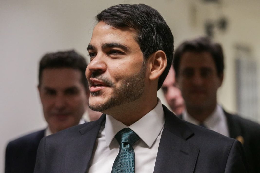 evangelico,-messias-nao-se-opoe-ao-casamento-homoafetivo