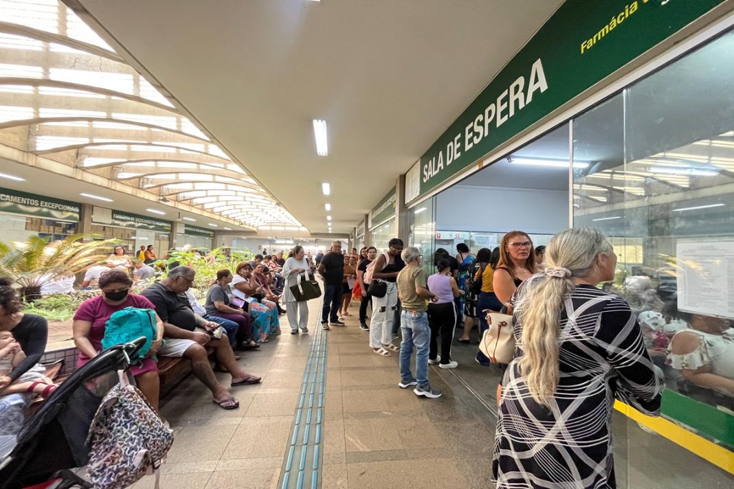 ultimo-dia-para-retirar-remedios-na-farmacia-de-alto-custo-tem-filas