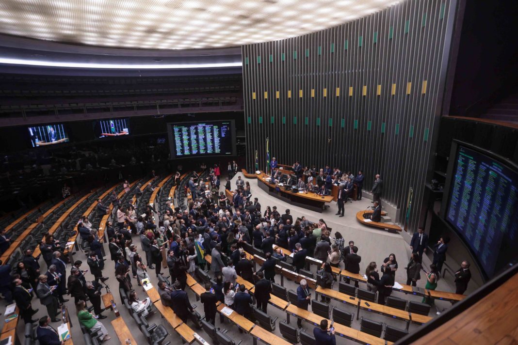 pl-da-dosimetria:-veja-como-votaram-os-parlamentares-do-df