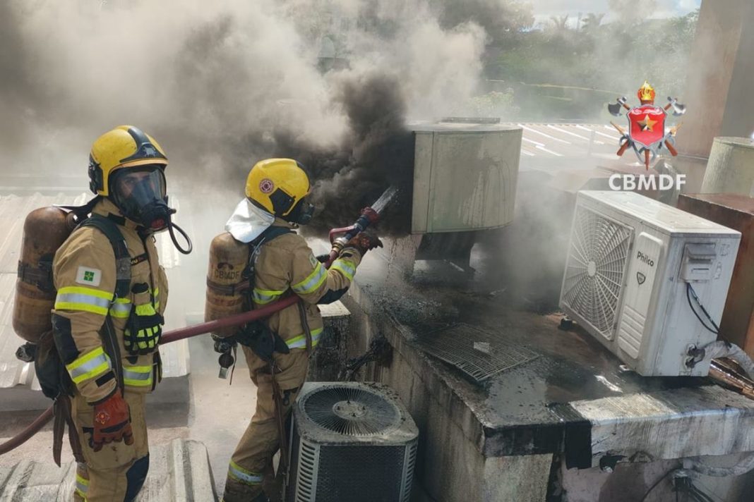 incendio-com-muita-fumaca-em-exaustor-de-restaurante-no-sudoeste-assusta-moradores.-veja-video