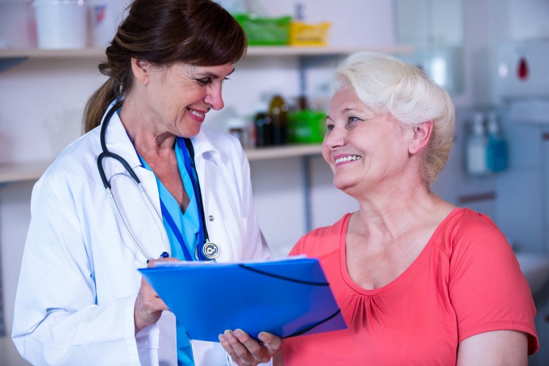 menopausa:-quando-a-reposicao-hormonal-nao-e-indicada-e-o-que-fazer