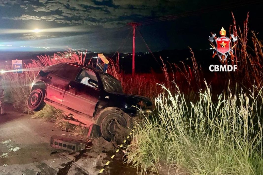 colisao-frontal-entre-carros-deixa-dois-mortos-e-um-ferido-na-df-290