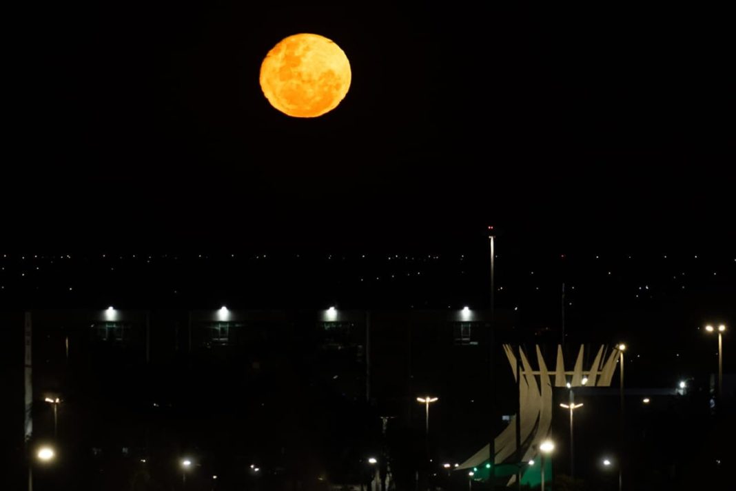 “lua-das-flores”-ilumina-ceu-de-brasilia-neste-sabado-(2/5);-confira