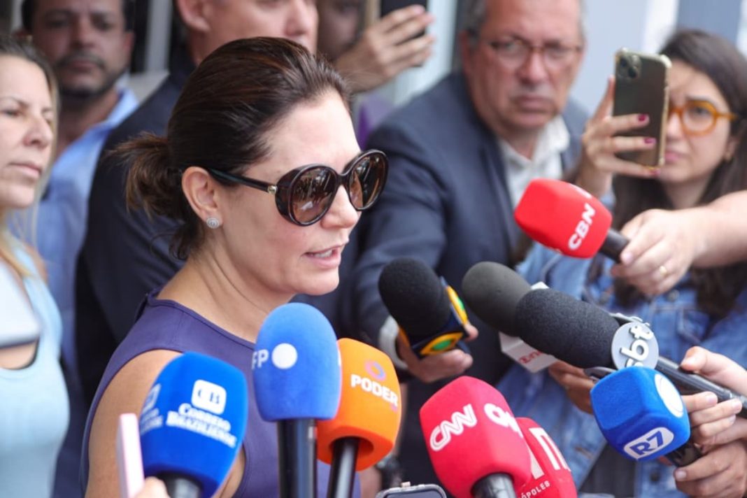 no-2o-dia-apos-cirurgia,-michelle-diz-que-bolsonaro-tem-dor-controlada